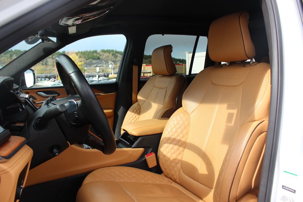 2023  Grand Cherokee Summit Reserve | Leather | Roof | Warranty to 2028 in Saint John, New Brunswick - 10 - w1024h768px