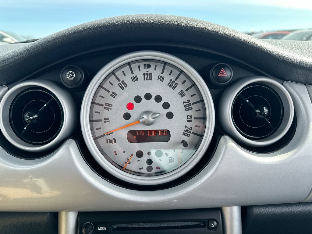 2002 MINI Cooper Hardtop Lthr | HtdSeats | CDPlayer | PwrWndws | Keyless in Saint John, New Brunswick - 24 - w1024h768px