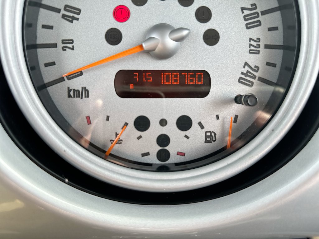 2002 MINI Cooper Hardtop Lthr | HtdSeats | CDPlayer | PwrWndws | Keyless in Saint John, New Brunswick - 23 - w1024h768px