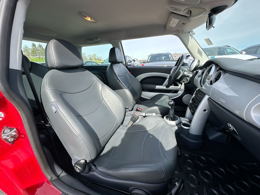 2002 MINI Cooper Hardtop Lthr | HtdSeats | CDPlayer | PwrWndws | Keyless in Saint John, New Brunswick - 42 - w1024h768px