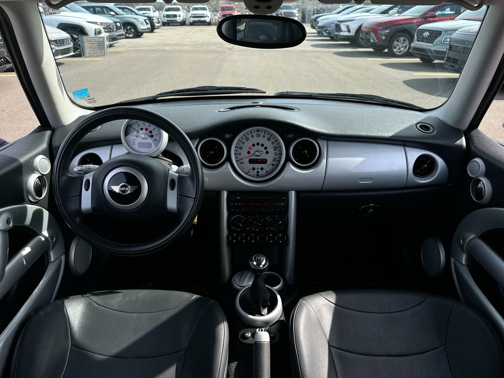 2002 MINI Cooper Hardtop Lthr | HtdSeats | CDPlayer | PwrWndws | Keyless in Saint John, New Brunswick - 16 - w1024h768px