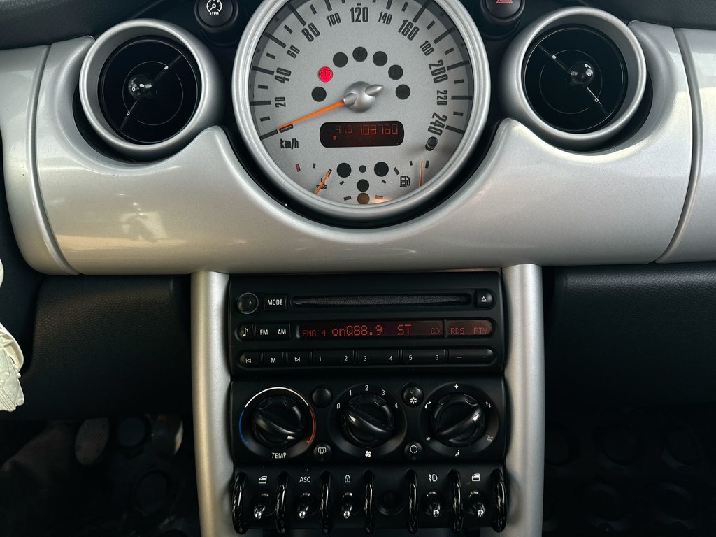 2002 MINI Cooper Hardtop Lthr | HtdSeats | CDPlayer | PwrWndws | Keyless in Saint John, New Brunswick - 26 - w1024h768px