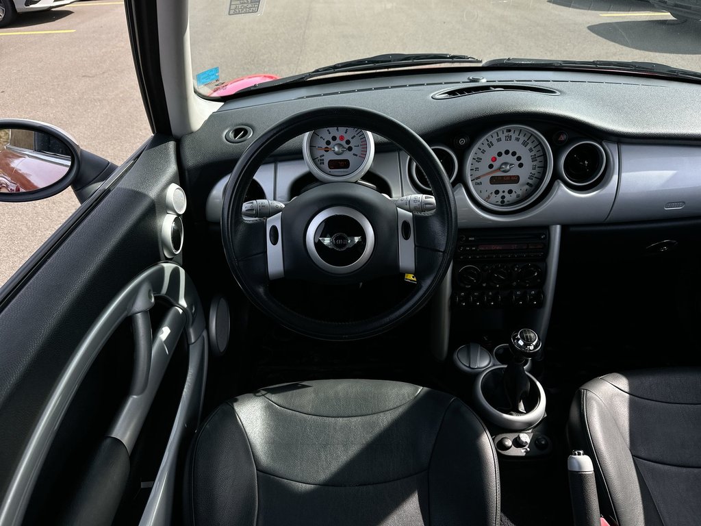 2002 MINI Cooper Hardtop Lthr | HtdSeats | CDPlayer | PwrWndws | Keyless in Saint John, New Brunswick - 13 - w1024h768px