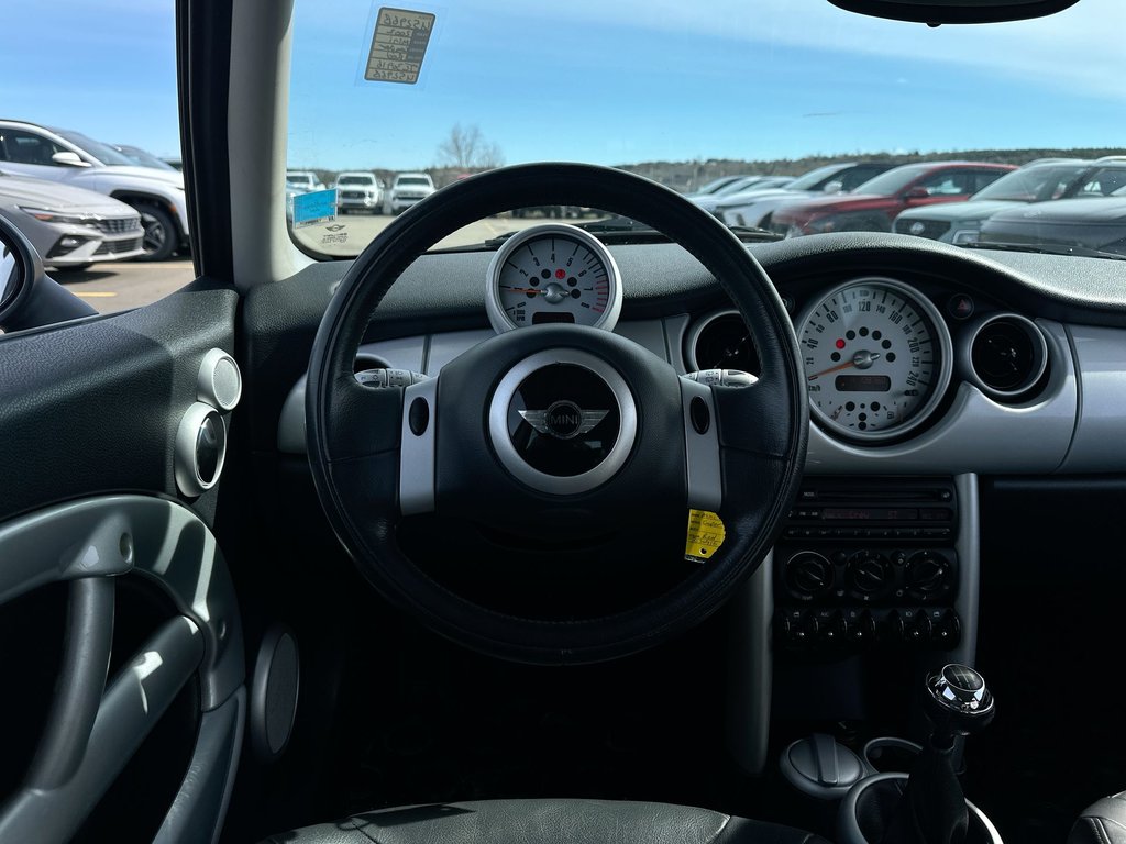 2002 MINI Cooper Hardtop Lthr | HtdSeats | CDPlayer | PwrWndws | Keyless in Saint John, New Brunswick - 12 - w1024h768px