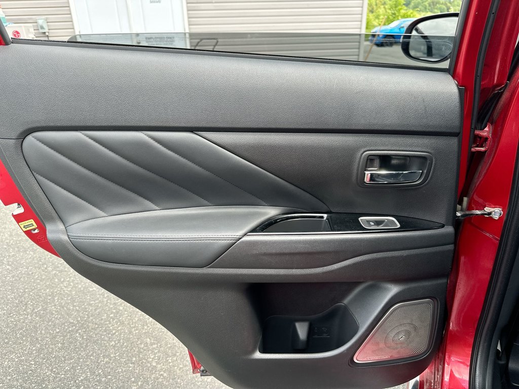 2019 Mitsubishi Outlander PHEV GT | Roof | Lthr | HtdSeats | Warranty to 2027 in Saint John, New Brunswick - 35 - w1024h768px
