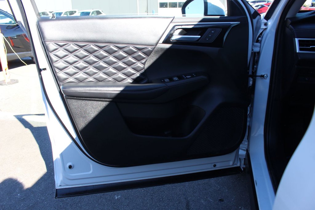 2023 Mitsubishi OUTLANDER PHEV in Antigonish, Nova Scotia - 37 - w1024h768px