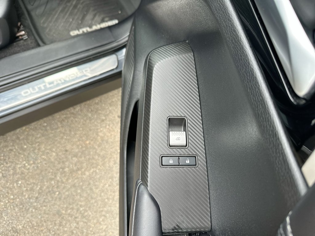 2024 Mitsubishi Outlander Plug-In Hybrid in Antigonish, Nova Scotia - 46 - w1024h768px