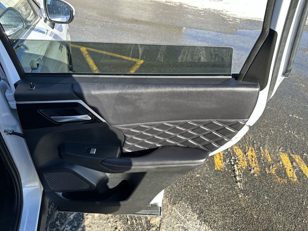 2025 Mitsubishi Outlander Plug-In Hybrid in Antigonish, Nova Scotia - 41 - w1024h768px