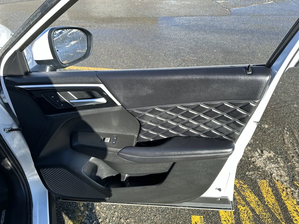 2025 Mitsubishi Outlander Plug-In Hybrid in Antigonish, Nova Scotia - 46 - w1024h768px