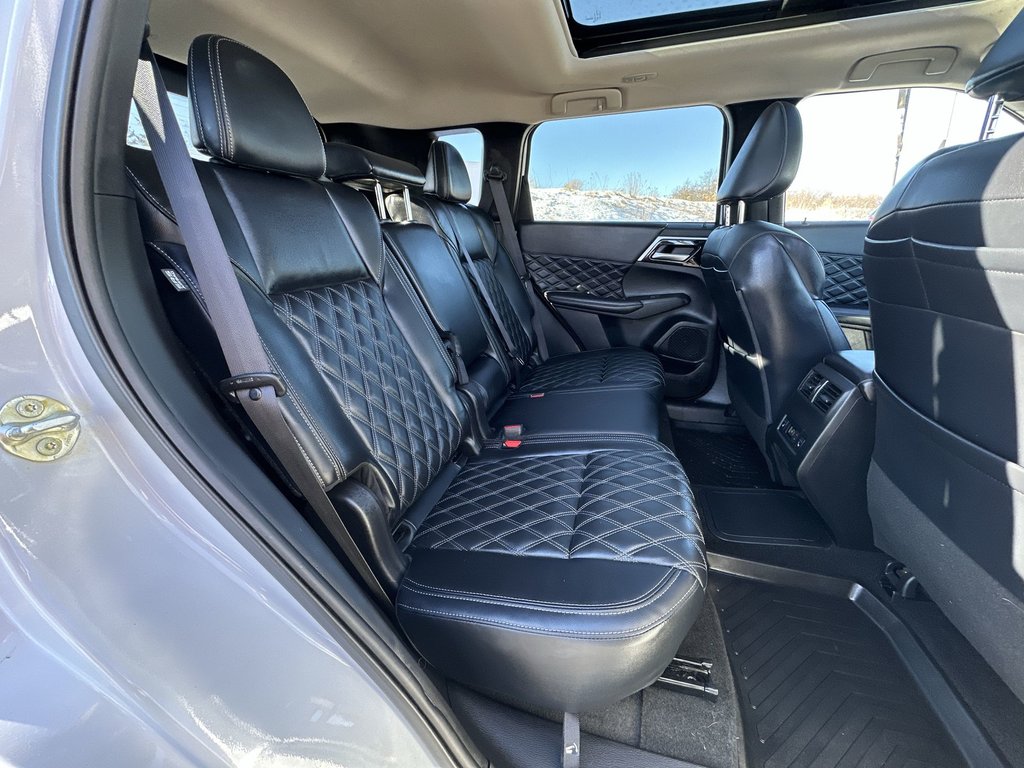 2025 Mitsubishi Outlander Plug-In Hybrid in Antigonish, Nova Scotia - 40 - w1024h768px