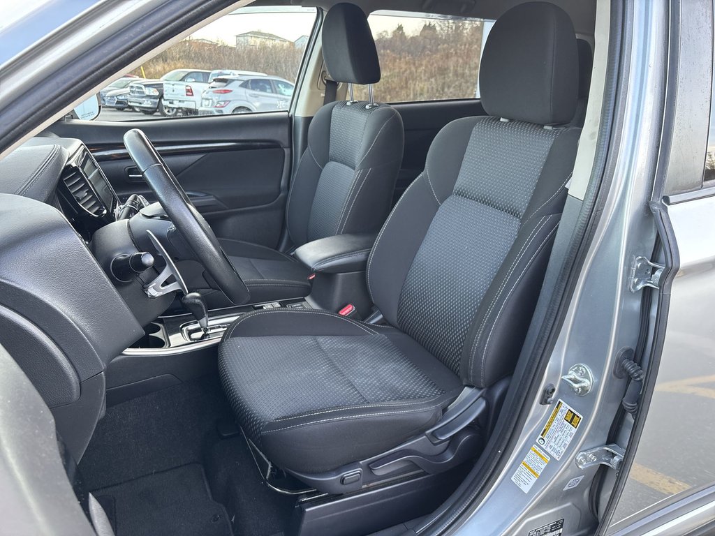 2020 Mitsubishi OUTLANDER SE | Roof | Cam | HtdSeats | Cruise | Aux | USB in Saint John, New Brunswick - 11 - w1024h768px