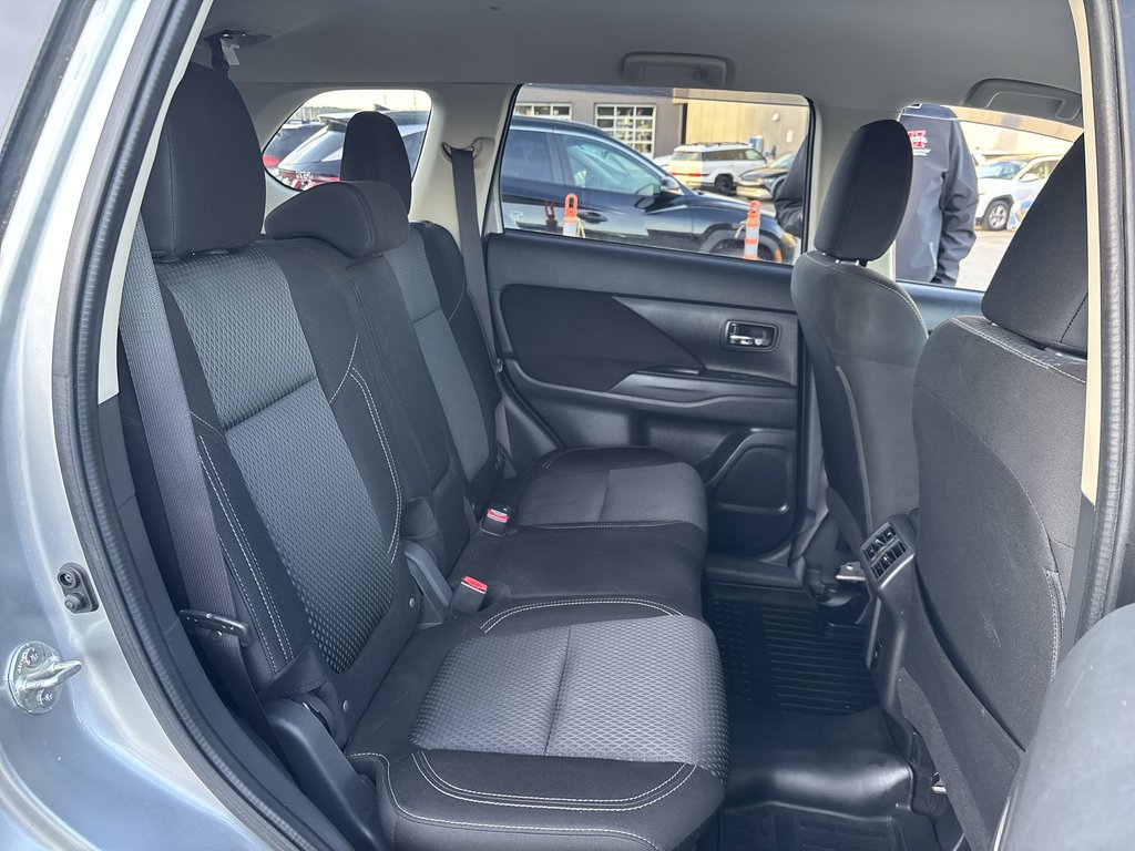 2020 Mitsubishi OUTLANDER SE | Roof | Cam | HtdSeats | Cruise | Aux | USB in Saint John, New Brunswick - 37 - w1024h768px