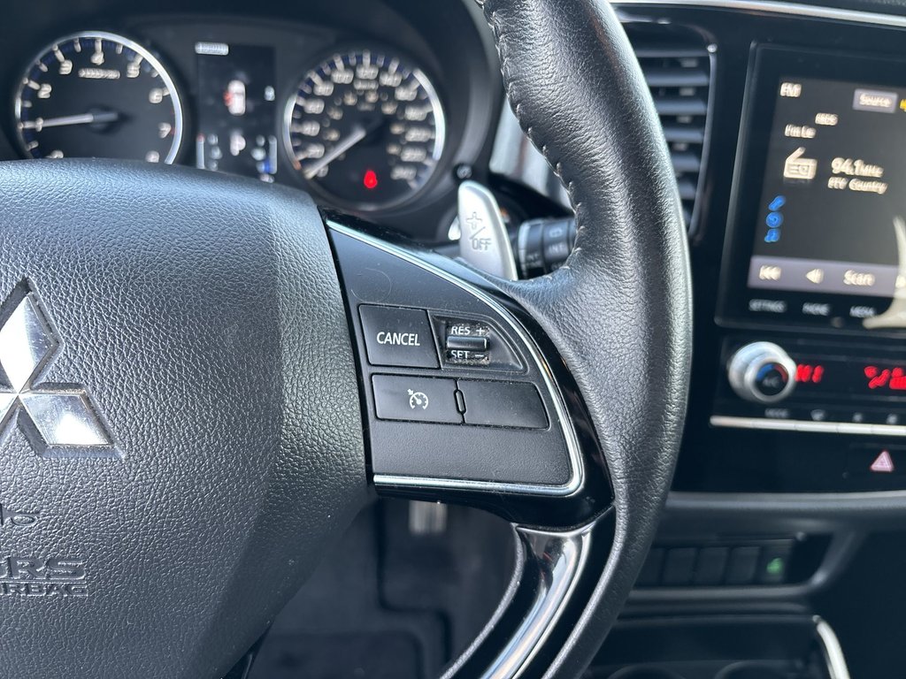 2020 Mitsubishi OUTLANDER SE | Roof | Cam | HtdSeats | Cruise | Aux | USB in Saint John, New Brunswick - 20 - w1024h768px