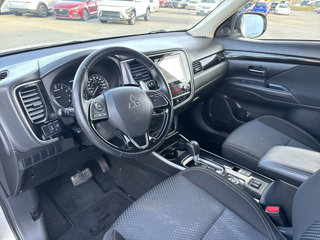 2020 Mitsubishi OUTLANDER SE | Roof | Cam | HtdSeats | Cruise | Aux | USB in Saint John, New Brunswick - 12 - w1024h768px
