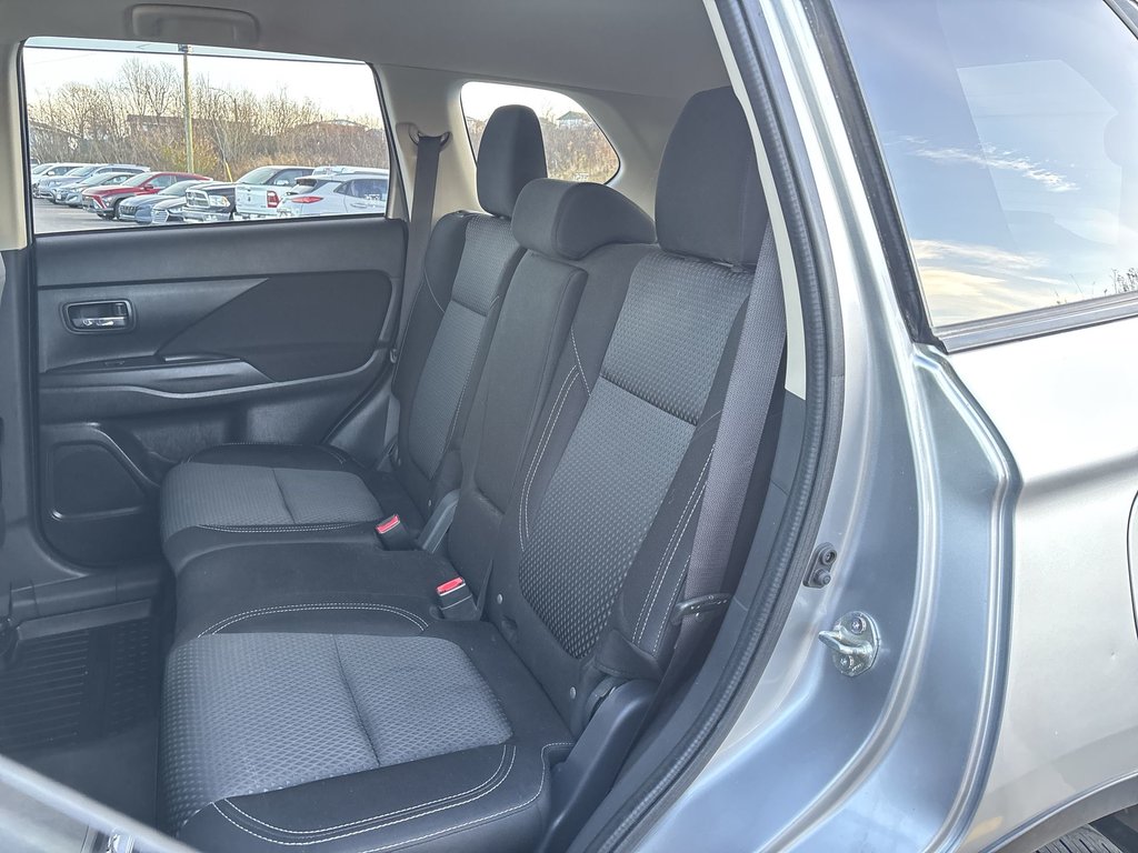 2020 Mitsubishi OUTLANDER SE | Roof | Cam | HtdSeats | Cruise | Aux | USB in Saint John, New Brunswick - 31 - w1024h768px