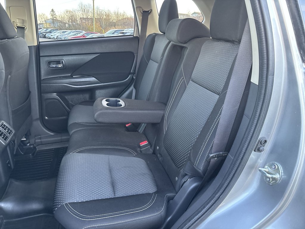 2020 Mitsubishi OUTLANDER SE | Roof | Cam | HtdSeats | Cruise | Aux | USB in Saint John, New Brunswick - 33 - w1024h768px