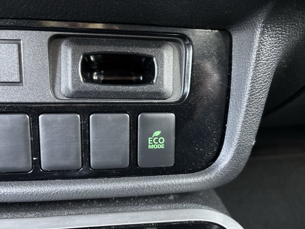 2020 Mitsubishi OUTLANDER SE | Roof | Cam | HtdSeats | Cruise | Aux | USB in Saint John, New Brunswick - 30 - w1024h768px