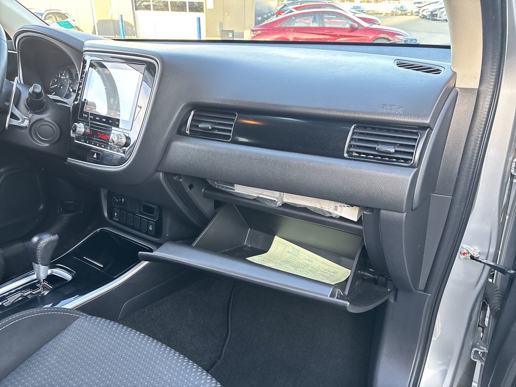 2020 Mitsubishi OUTLANDER SE | Roof | Cam | HtdSeats | Cruise | Aux | USB in Saint John, New Brunswick - 41 - w1024h768px