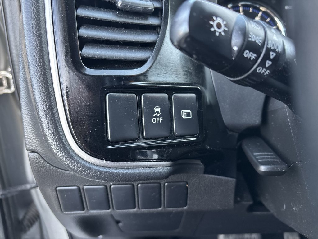 2020 Mitsubishi OUTLANDER SE | Roof | Cam | HtdSeats | Cruise | Aux | USB in Saint John, New Brunswick - 21 - w1024h768px