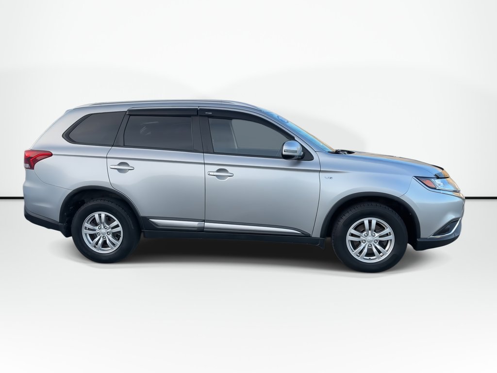 2020 Mitsubishi OUTLANDER SE | Roof | Cam | HtdSeats | Cruise | Aux | USB in Saint John, New Brunswick - 9 - w1024h768px