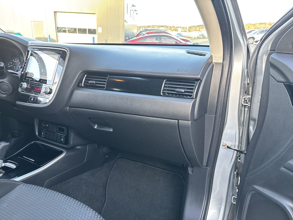 2020 Mitsubishi OUTLANDER SE | Roof | Cam | HtdSeats | Cruise | Aux | USB in Saint John, New Brunswick - 42 - w1024h768px