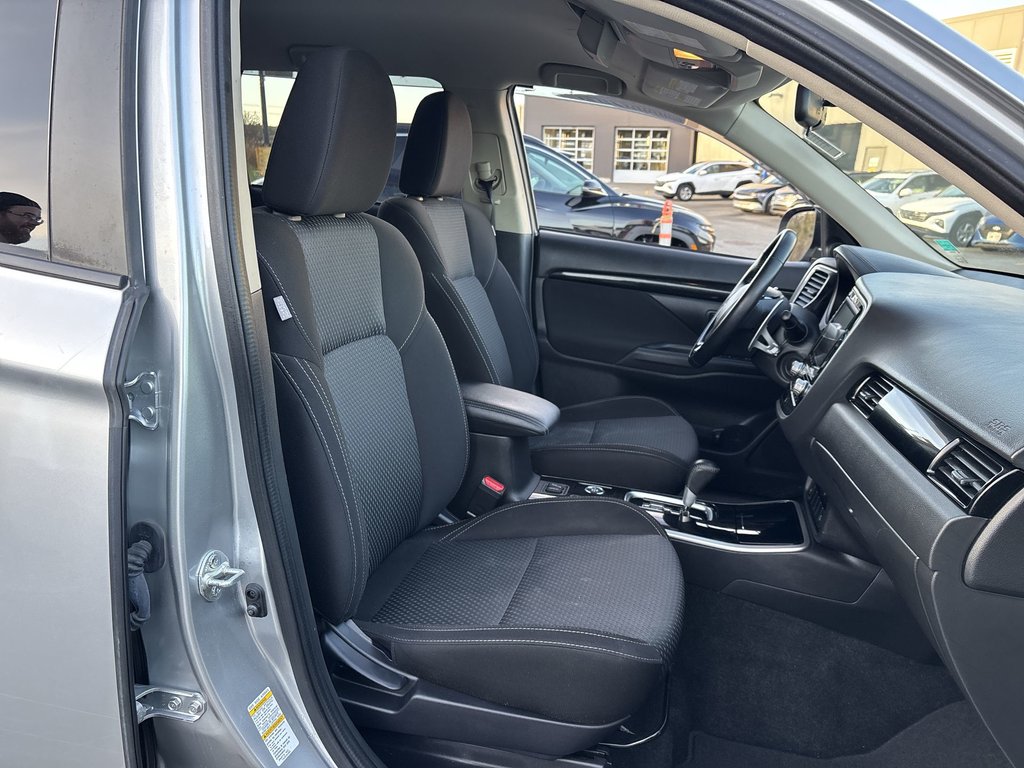 2020 Mitsubishi OUTLANDER SE | Roof | Cam | HtdSeats | Cruise | Aux | USB in Saint John, New Brunswick - 40 - w1024h768px