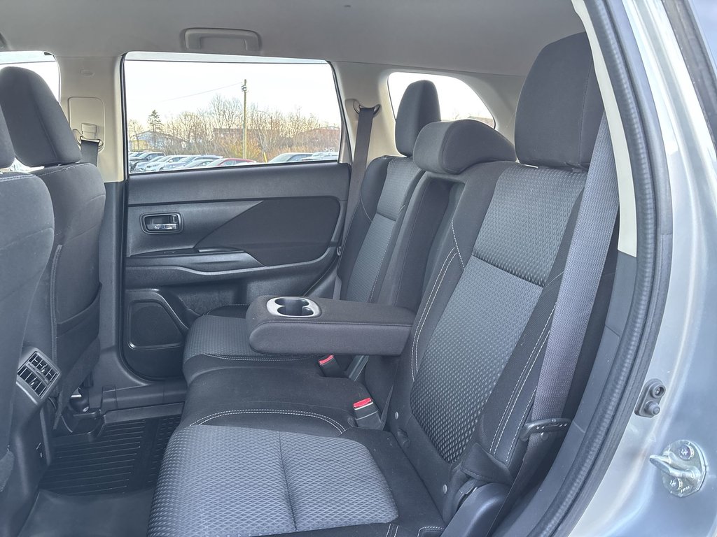 2020 Mitsubishi OUTLANDER SE | Roof | Cam | HtdSeats | Cruise | Aux | USB in Saint John, New Brunswick - 32 - w1024h768px