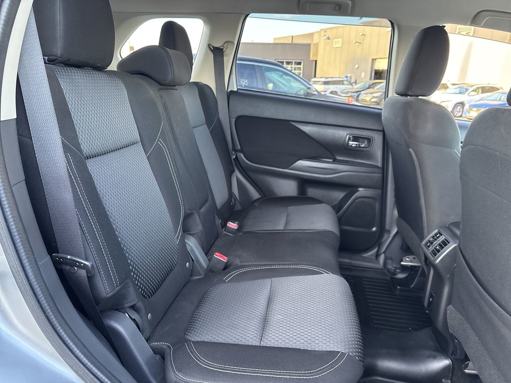 2020 Mitsubishi OUTLANDER SE | Roof | Cam | HtdSeats | Cruise | Aux | USB in Saint John, New Brunswick - 38 - w1024h768px