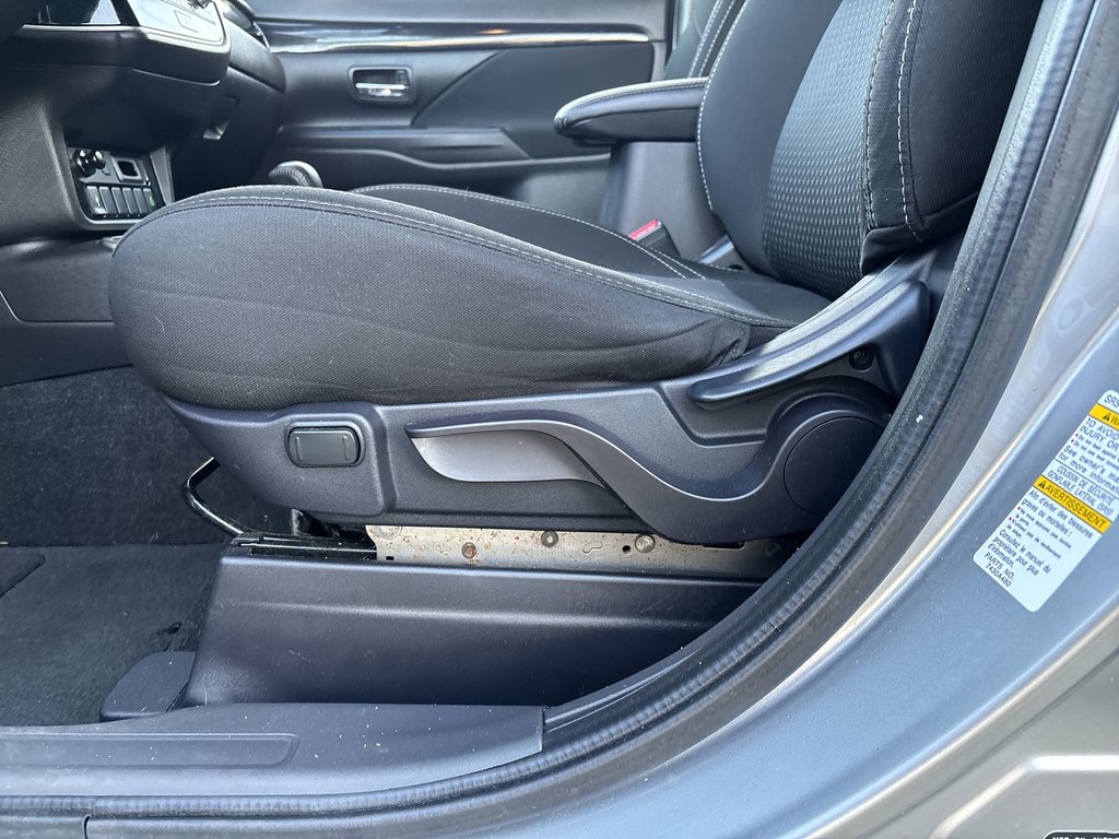 2020 Mitsubishi OUTLANDER SE | Roof | Cam | HtdSeats | Cruise | Aux | USB in Saint John, New Brunswick - 44 - w1024h768px