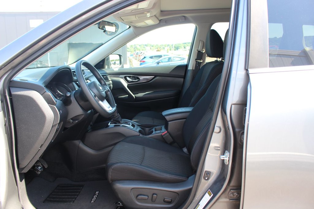 2018 Nissan Rogue in Antigonish, Nova Scotia - 12 - w1024h768px