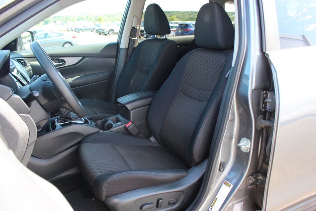 2018 Nissan Rogue in Antigonish, Nova Scotia - 10 - w1024h768px