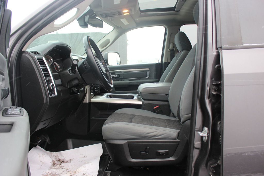 Ram 1500 Classic Warlock | SunRoof | Cam | USB | HtdSeats | Keyless 2019 à Saint John, Nouveau-Brunswick - 12 - w1024h768px