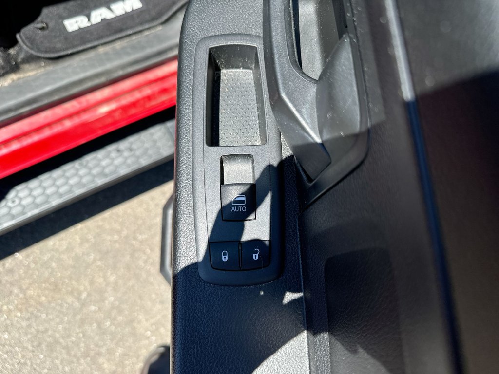 Ram 1500 Classic Express | Cam | Bluetooth | HtdSeats | Aux | USB 2019 à Saint John, Nouveau-Brunswick - 46 - w1024h768px