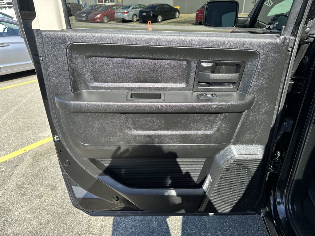 2021 Ram 1500 Classic Express | Cam | Bluetooth | AC | Warranty to 2026 in Saint John, New Brunswick - 32 - w1024h768px