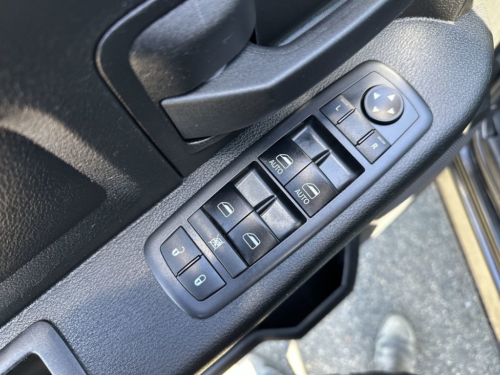 2021 Ram 1500 Classic Express | Cam | Bluetooth | AC | Warranty to 2026 in Saint John, New Brunswick - 15 - w1024h768px