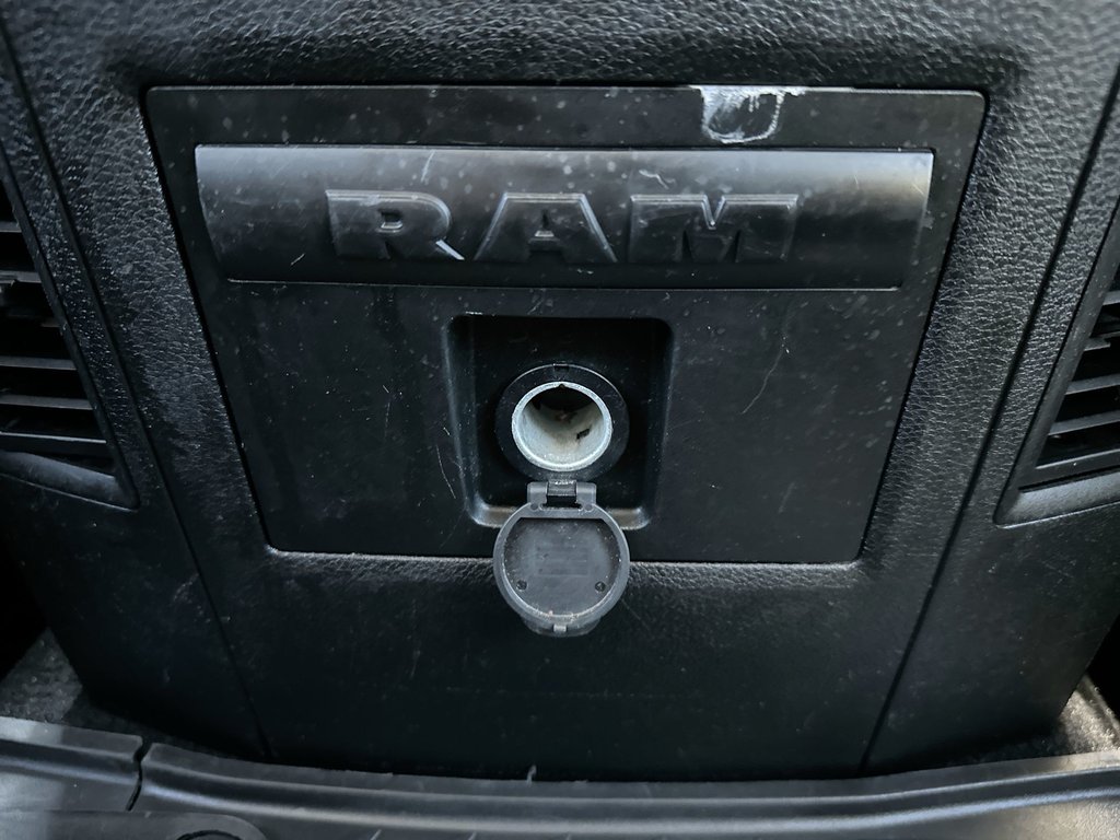 Ram 1500 Classic Express | Cam | Bluetooth | HtdSeats | Aux | AC 2022 à Saint John, Nouveau-Brunswick - 43 - w1024h768px