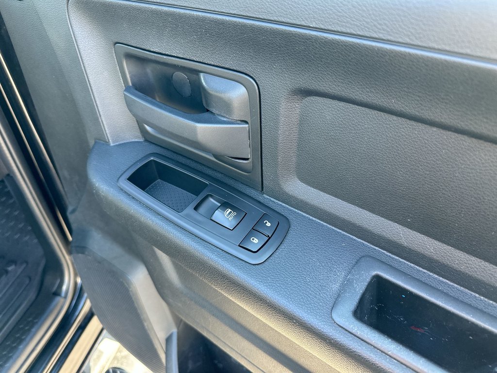 Ram 1500 Classic Express | Cam | Bluetooth | HtdSeats | Aux | AC 2022 à Saint John, Nouveau-Brunswick - 42 - w1024h768px