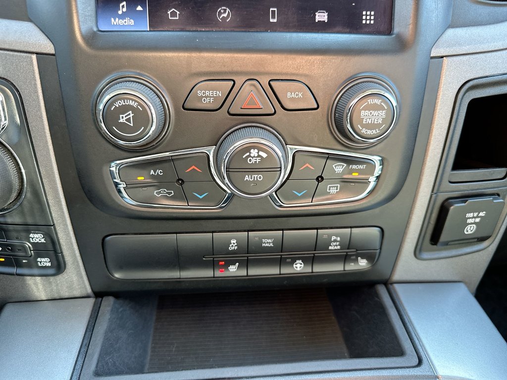 Ram 1500 Classic Express | Cam | Bluetooth | HtdSeats | Aux | AC 2022 à Saint John, Nouveau-Brunswick - 27 - w1024h768px