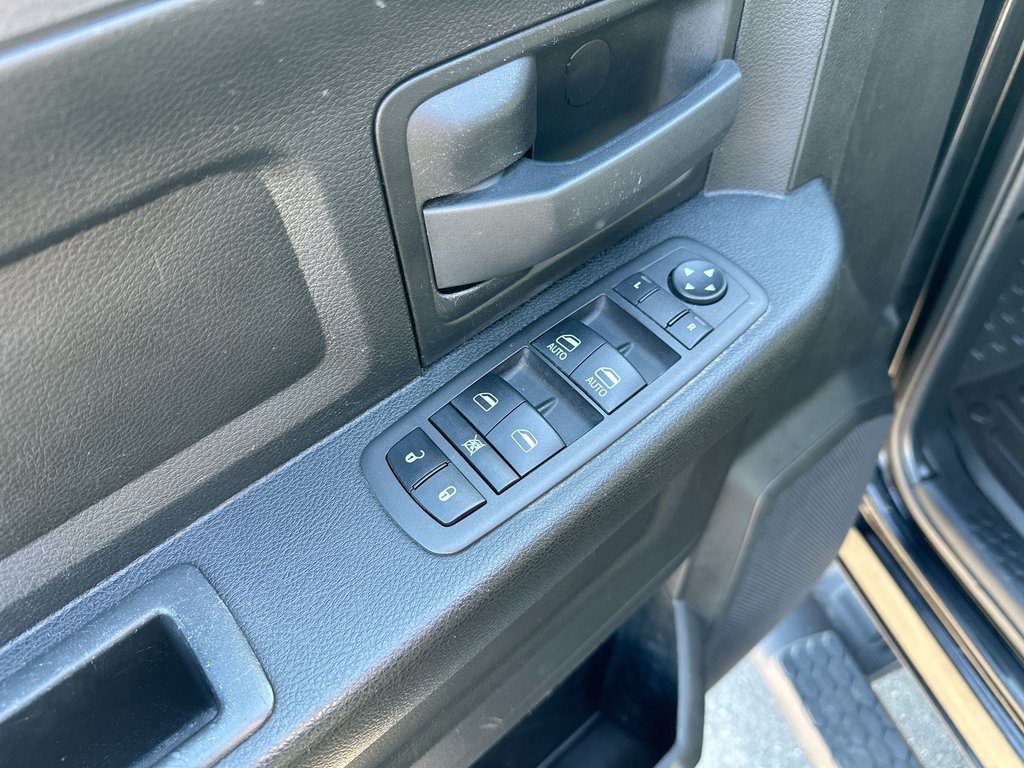 Ram 1500 Classic Express | Cam | Bluetooth | HtdSeats | Aux | AC 2022 à Saint John, Nouveau-Brunswick - 15 - w1024h768px