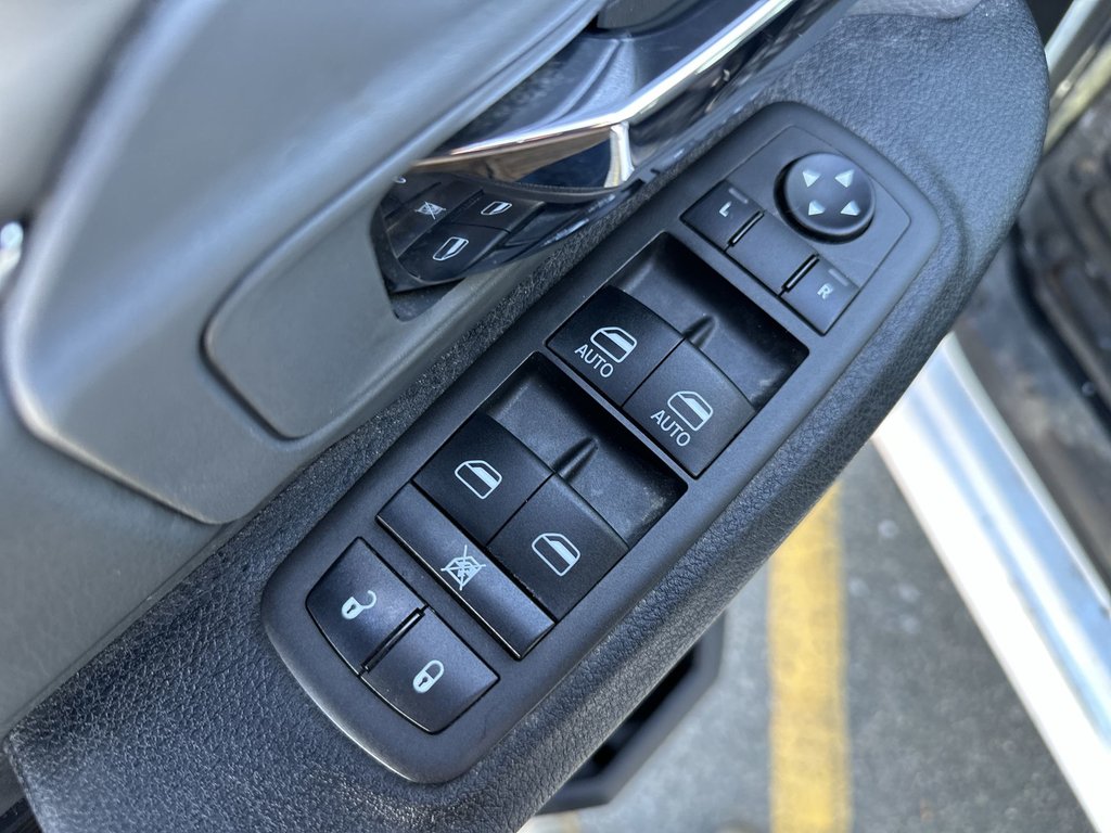 Ram 1500 Classic SLT | Cam | HtdSeat | Bluetooth | Warranty to 2028 2023 à Saint John, Nouveau-Brunswick - 15 - w1024h768px