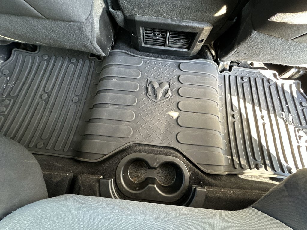 Ram 1500 Classic SLT | Cam | HtdSeat | Bluetooth | Warranty to 2028 2023 à Saint John, Nouveau-Brunswick - 52 - w1024h768px