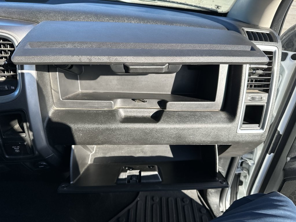 Ram 1500 Classic SLT | Cam | HtdSeat | Bluetooth | Warranty to 2028 2023 à Saint John, Nouveau-Brunswick - 43 - w1024h768px