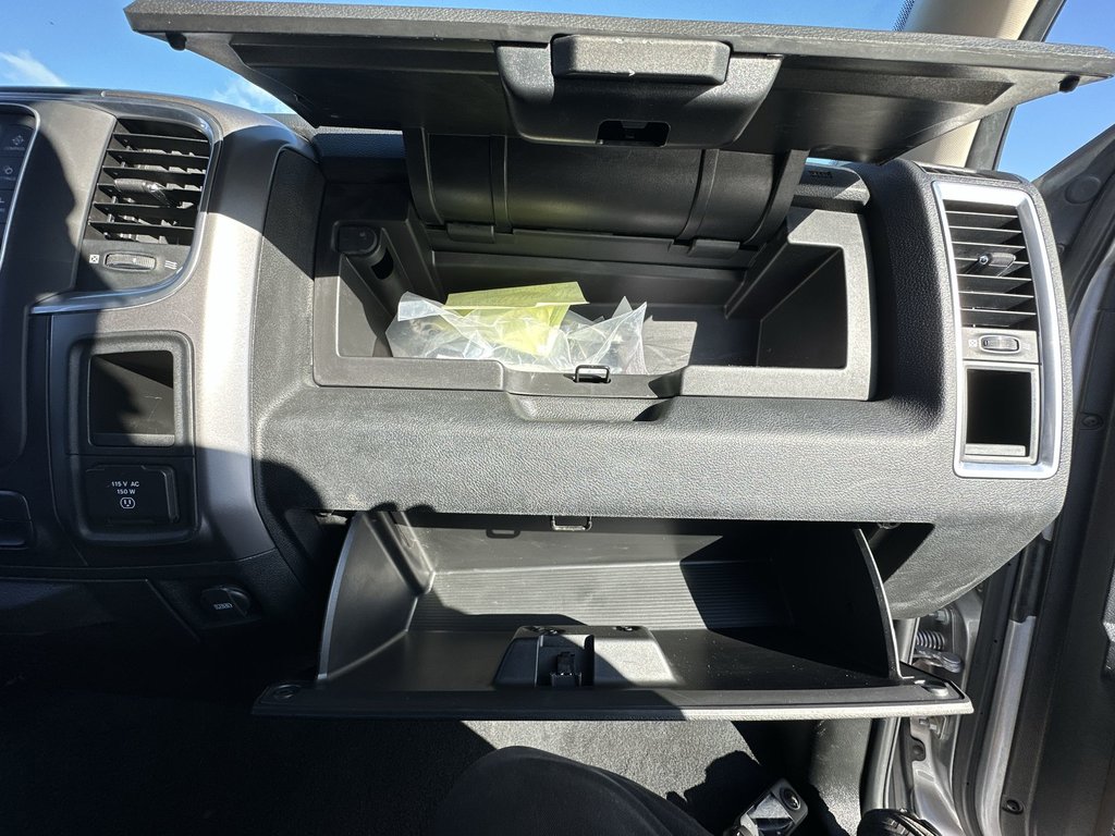 2023 Ram 1500 Classic SLT | Cam | Bluetooth | Aux | Warranty to 2028 in Saint John, New Brunswick - 41 - w1024h768px