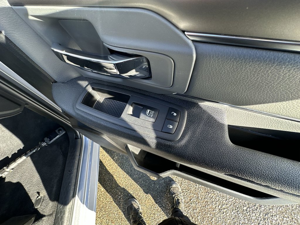 2023 Ram 1500 Classic SLT | Cam | Bluetooth | Aux | Warranty to 2028 in Saint John, New Brunswick - 44 - w1024h768px