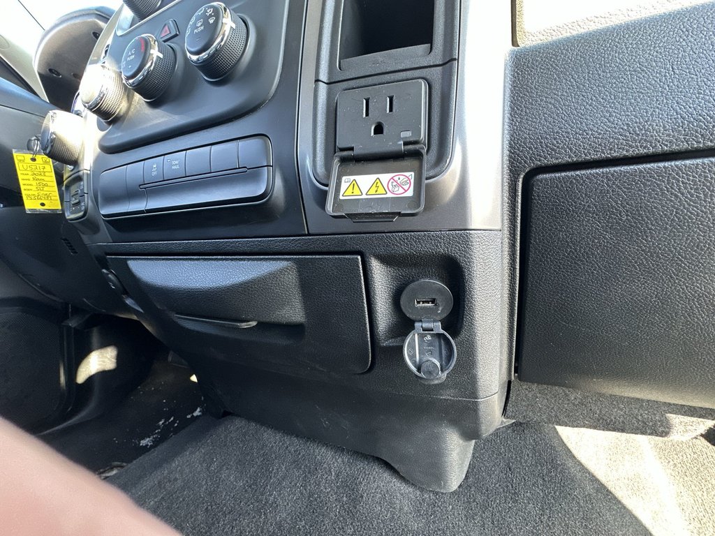 2023 Ram 1500 Classic SLT | Cam | Bluetooth | Aux | Warranty to 2028 in Saint John, New Brunswick - 43 - w1024h768px