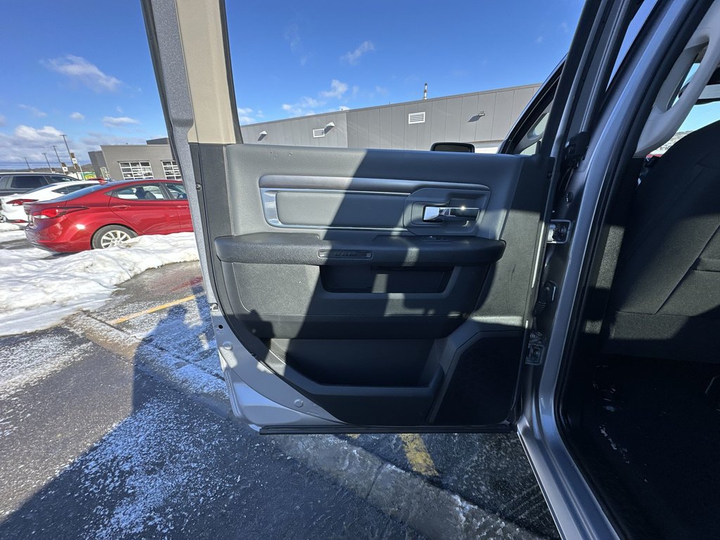 2023 Ram 1500 Classic SLT | Cam | Bluetooth | Aux | Warranty to 2028 in Saint John, New Brunswick - 34 - w1024h768px
