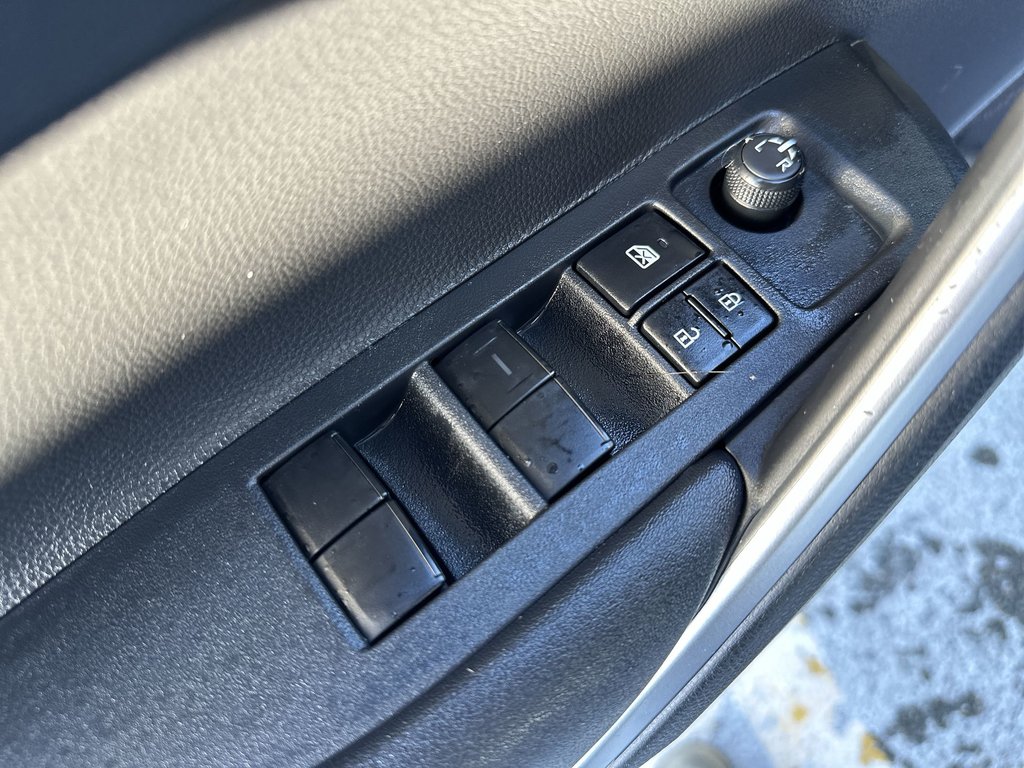 Toyota Corolla Cross LE | Cam | HtdSeats | Bluetooth | Warranty to 2028 2023 à Saint John, Nouveau-Brunswick - 15 - w1024h768px