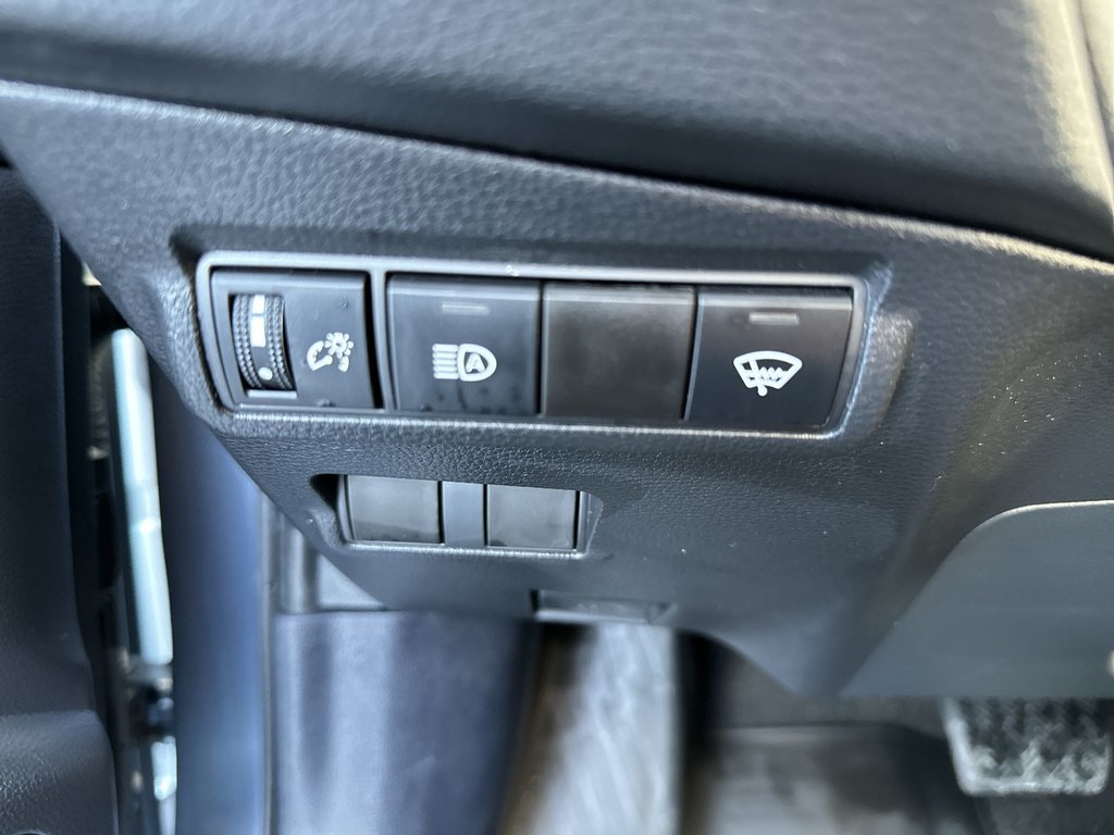 Toyota Corolla Cross LE | Cam | HtdSeats | Bluetooth | Warranty to 2028 2023 à Saint John, Nouveau-Brunswick - 22 - w1024h768px