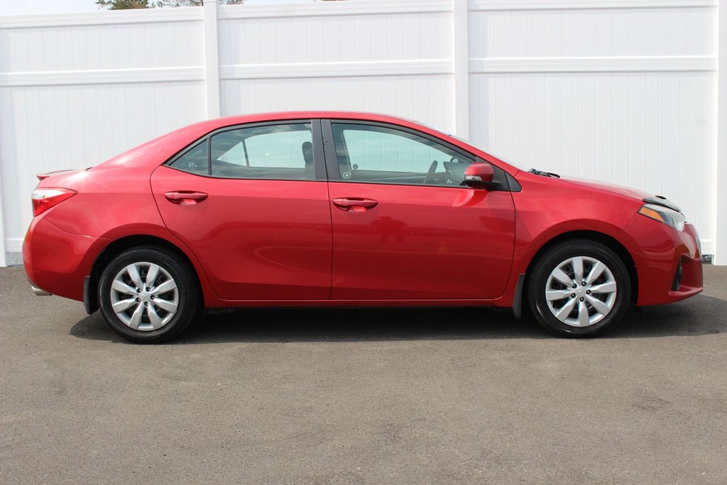 2016 Toyota Corolla S | Roof | Nav | Cam | USB | HtdSeats | Bluetooth in Saint John, New Brunswick - 8 - w1024h768px