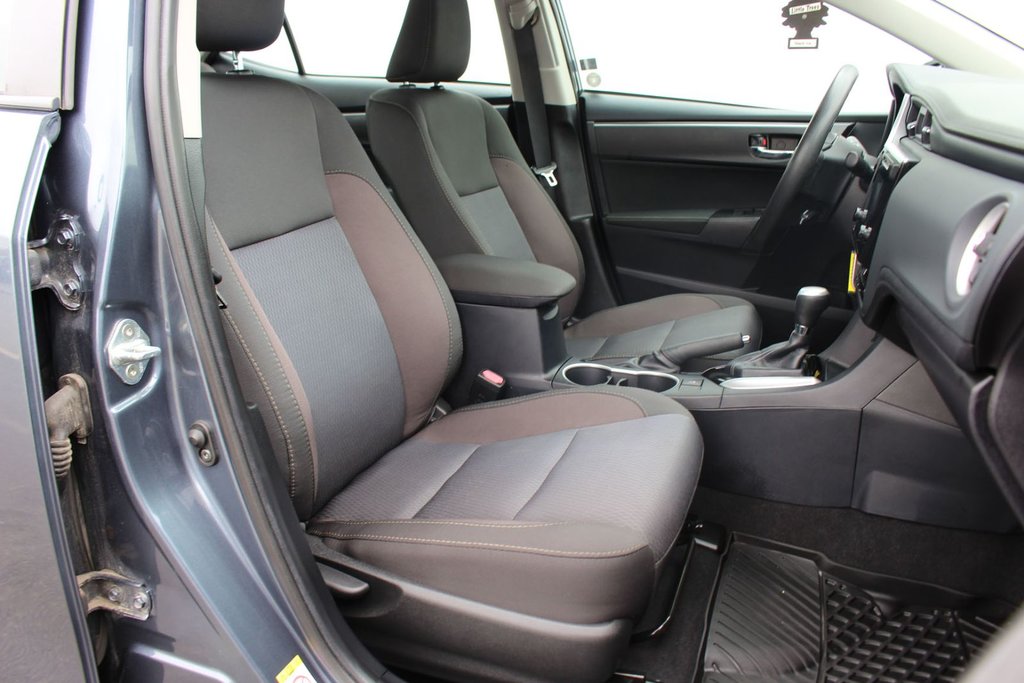 2018 Toyota Corolla LE | Cam | USB | Bluetooth | Keyless | Cruise in Saint John, New Brunswick - 40 - w1024h768px
